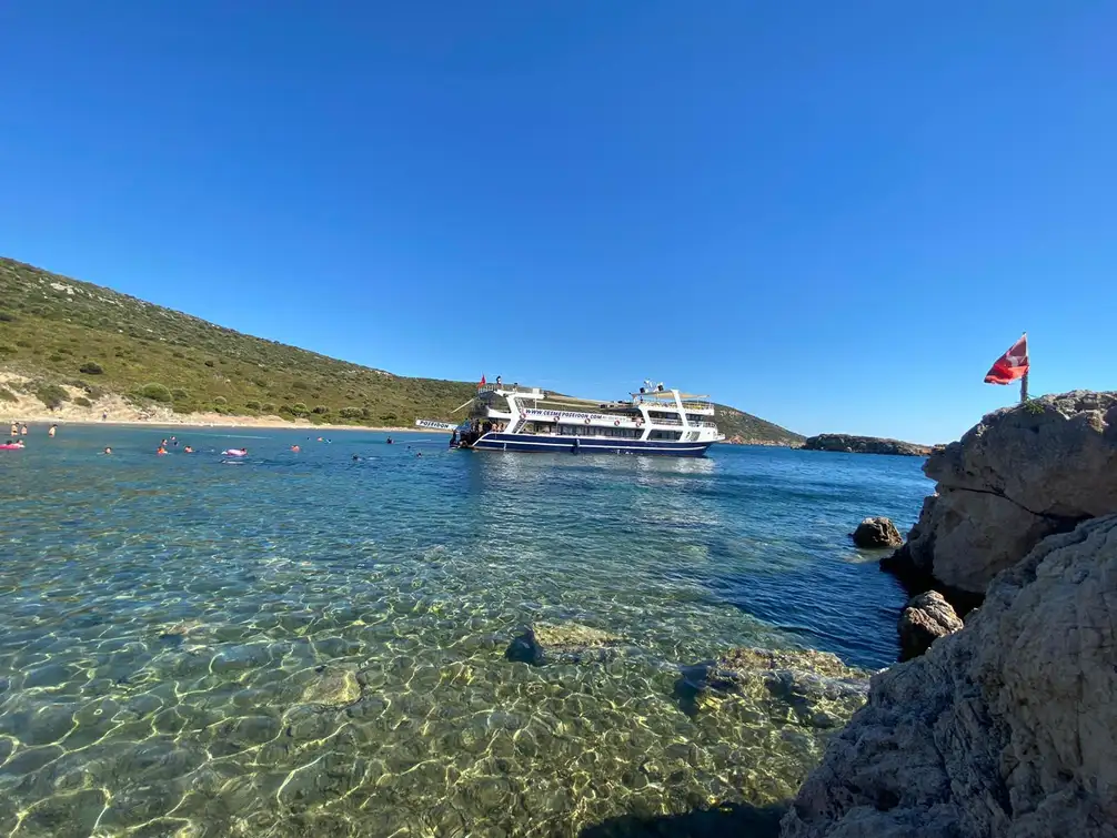 Izmir: Cesme Boat Tour and Alacati Visit 3