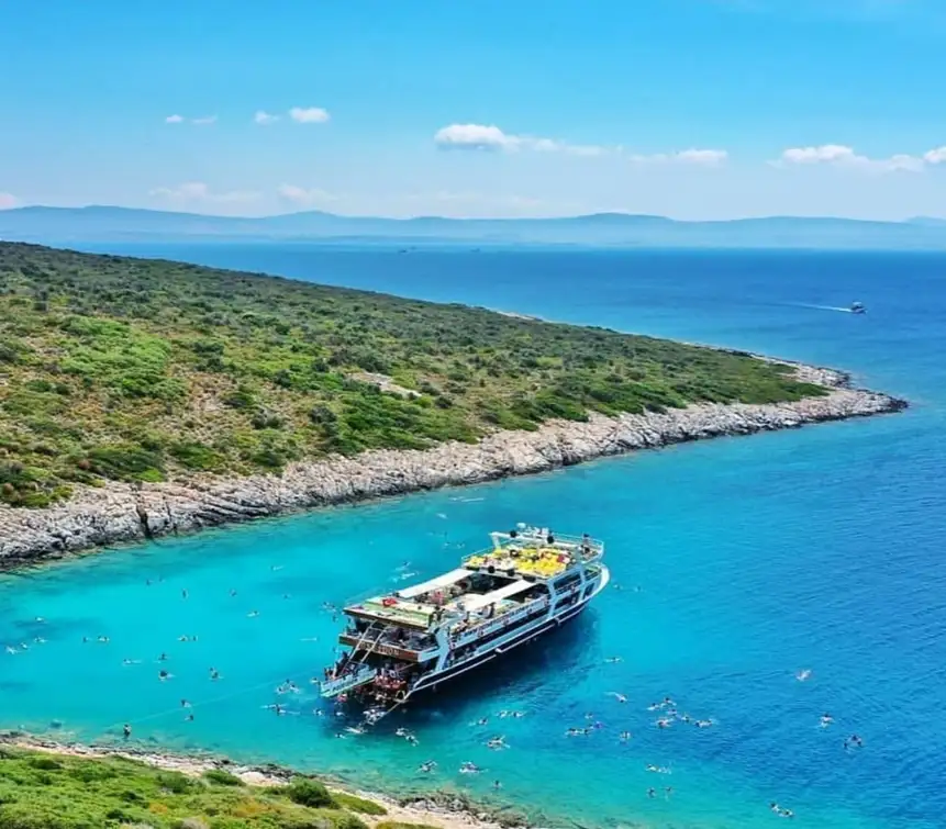 Izmir: Cesme Boat Tour and Alacati Visit 2