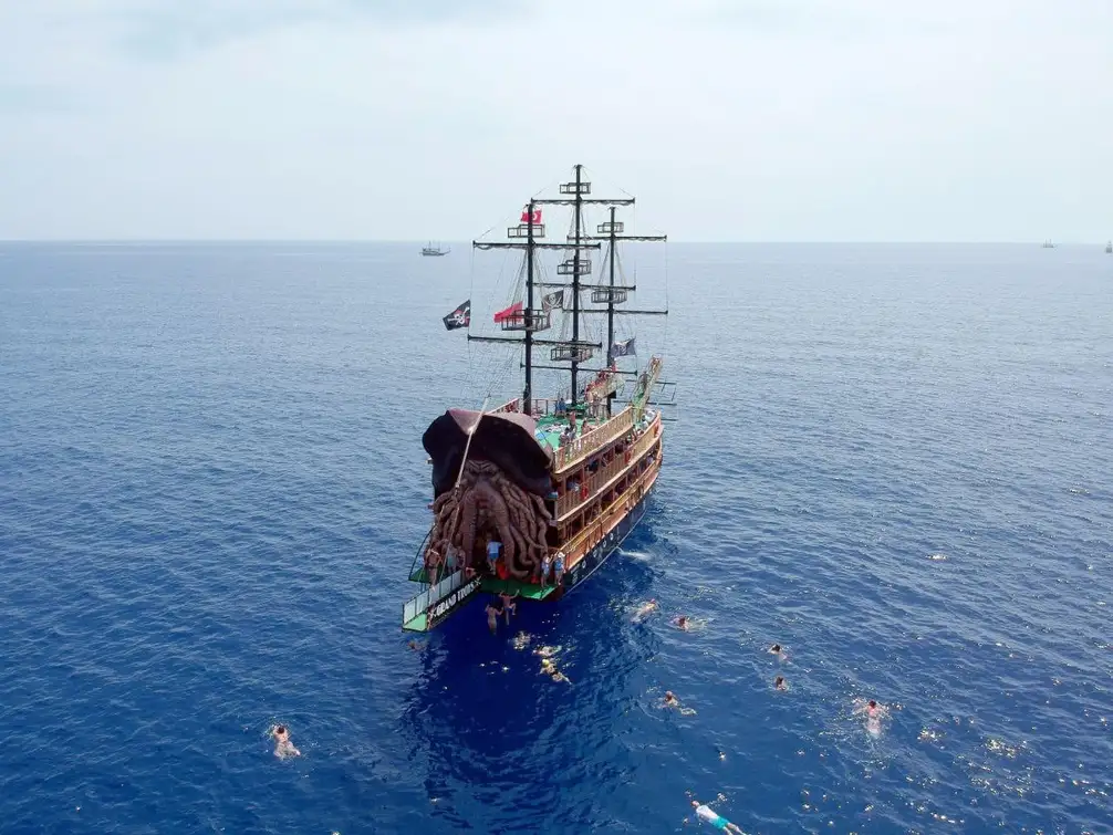 Antalya Pirate Boat: Düden Şelalesi, Swim & Foam Party