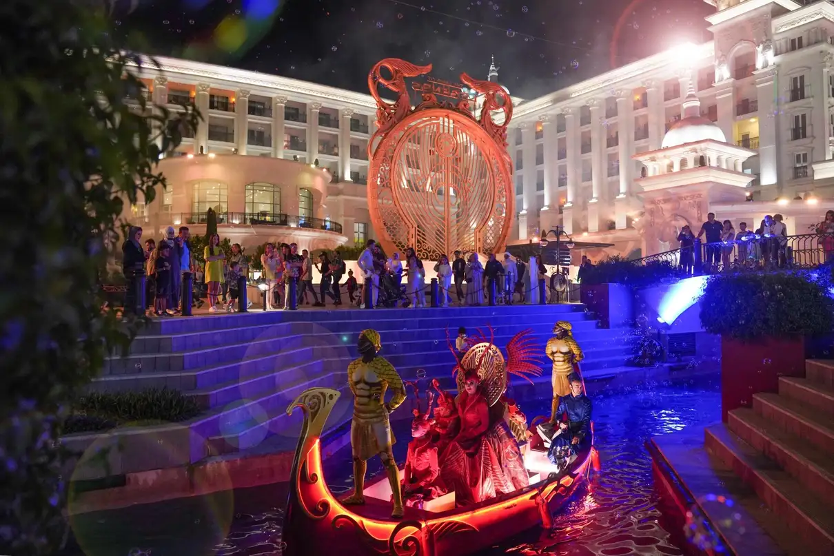 Antalya: Suluada Boat Tour & Land of Legends Night Show 2
