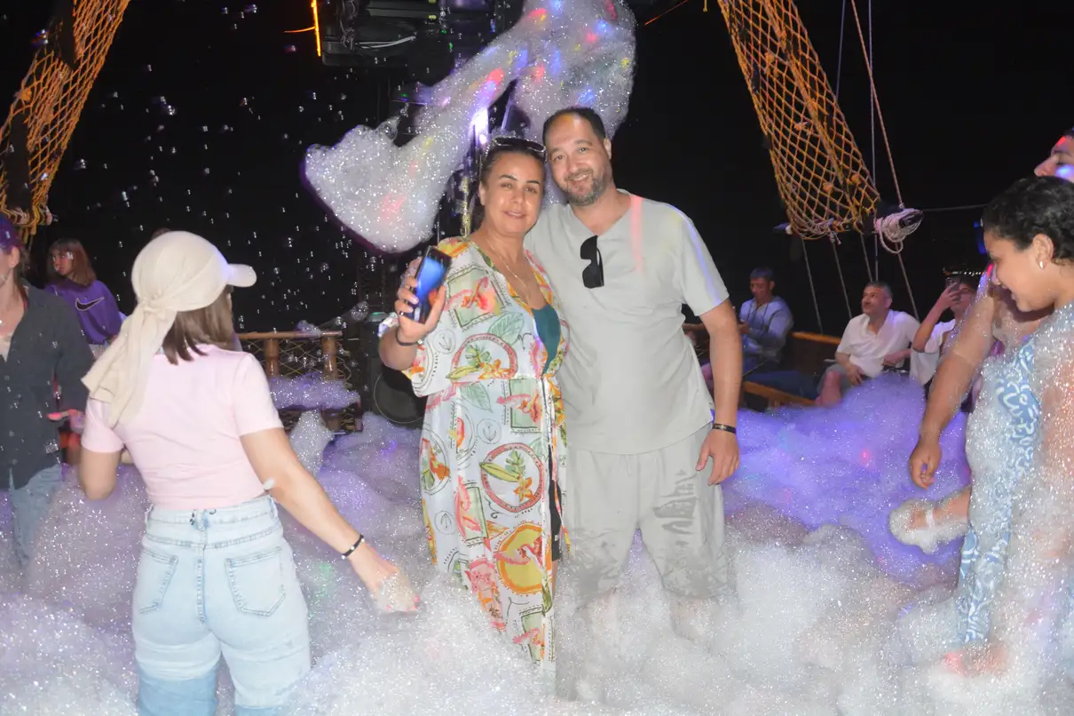 Alanya: Sunset Party Boat w/ Dinner & Unlimited Drinks 3