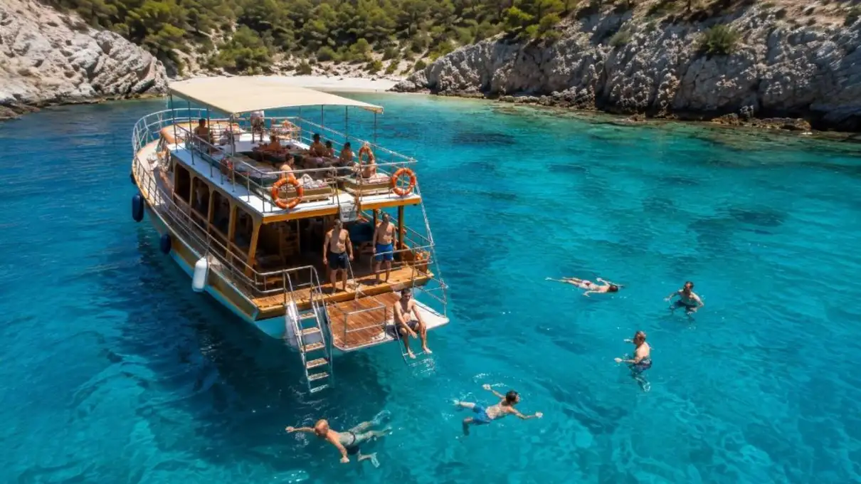 Alanya: Relaxing Cruise with Transfer 3