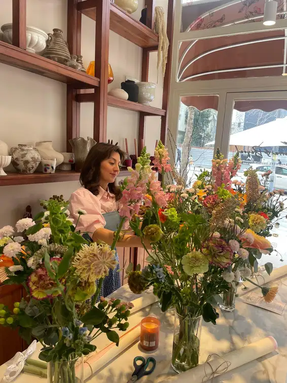 Istanbul: Floral Arrangement Workshop with Tea and Cookies