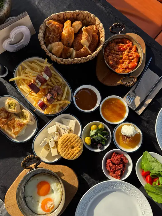 Istanbul: Morning Bosphorus Yacht Cruise w/Turkish Breakfast 1