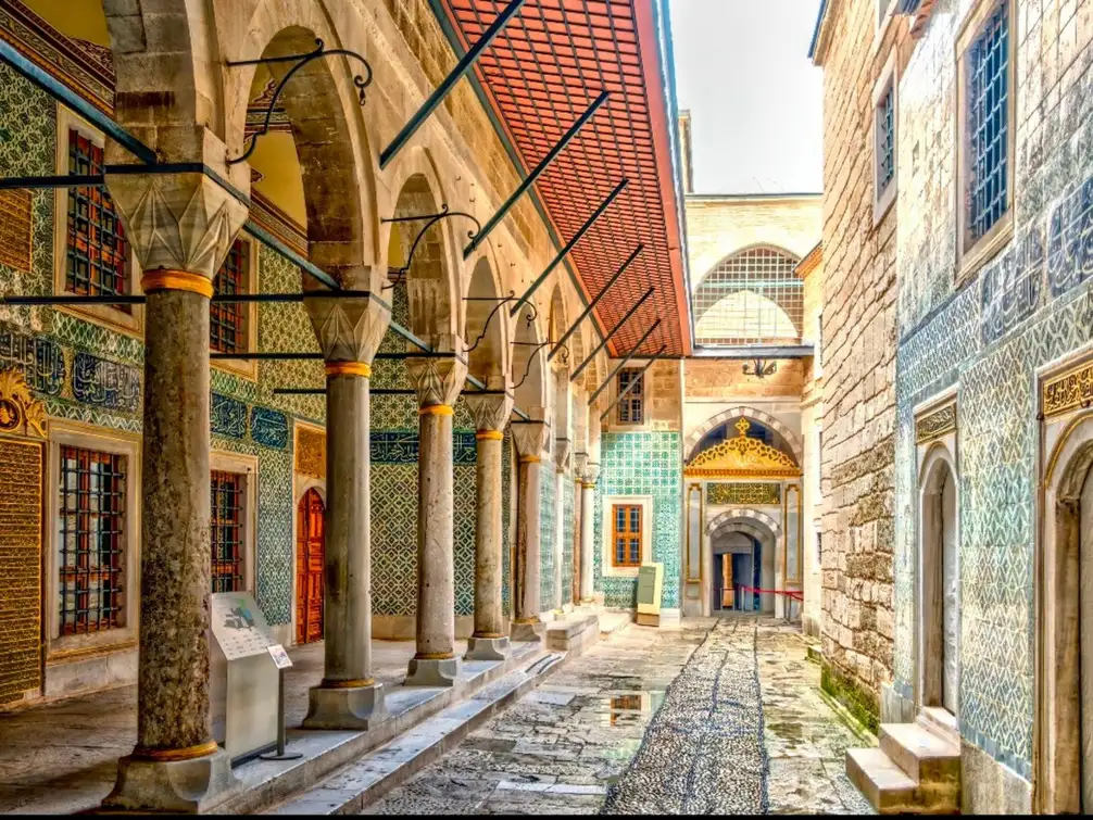 Topkapi Palace Fast-Track Skip-the-Line Access & Audio Guide 3