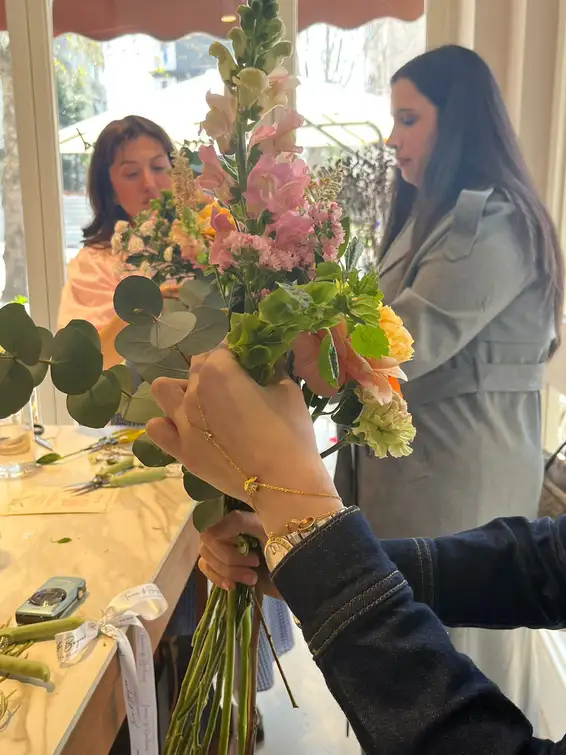 Istanbul: Floral Arrangement Workshop with Tea and Cookies 1