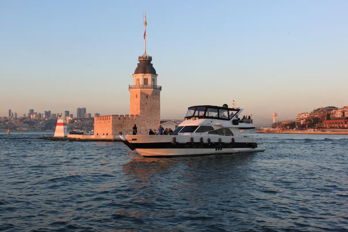 Istanbul Bosphorus Sunset Cruise on Yacht with Live Guide