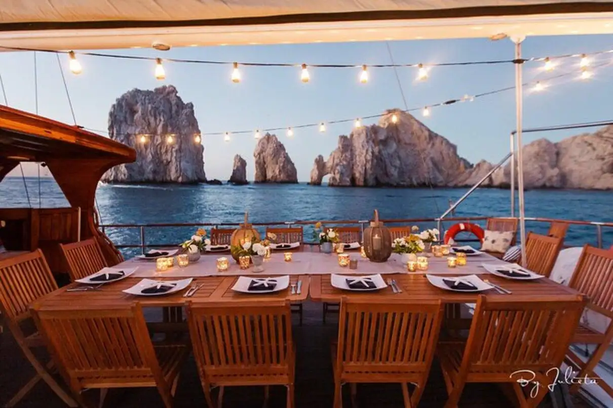 Istanbul: Private Bosphorus Dinner Cruise on a Luxury Yacht 1