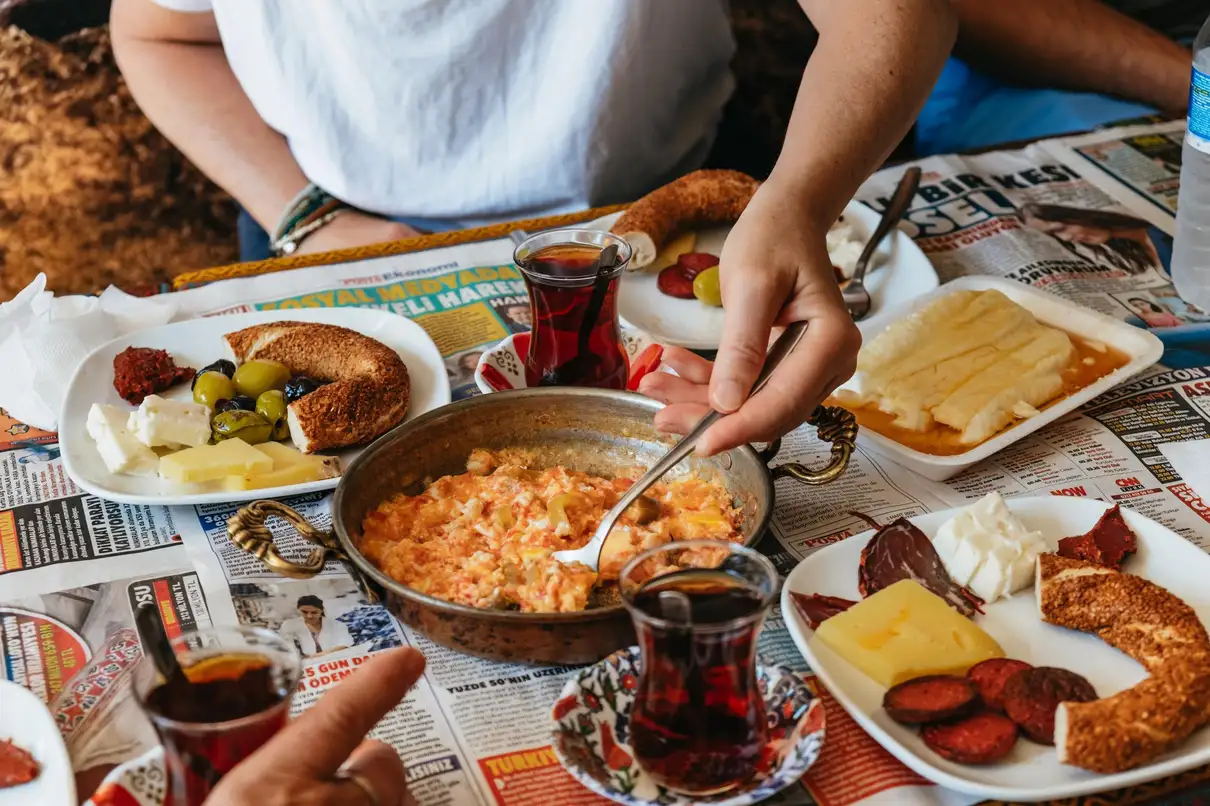 Istanbul: Guided Food Tour with 20+ Tastings on 2 Continents