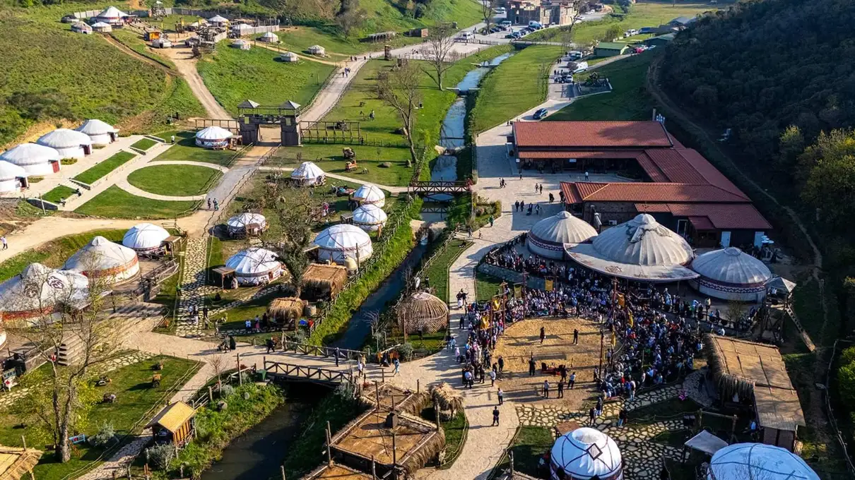 From Istanbul: Bozdag Film Plateau Day Trip with Lunch