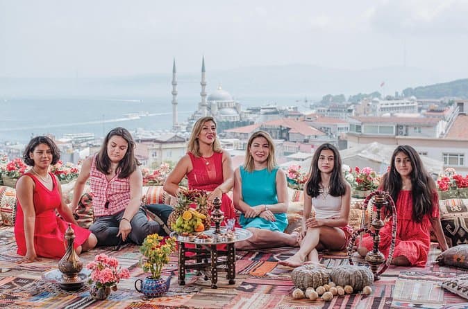 Love in Istanbul: Perfect Photo Moments at Iconic Locations 2
