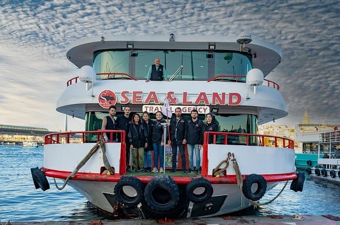 Bosphorus Cruise Boat Tour in Istanbul 2